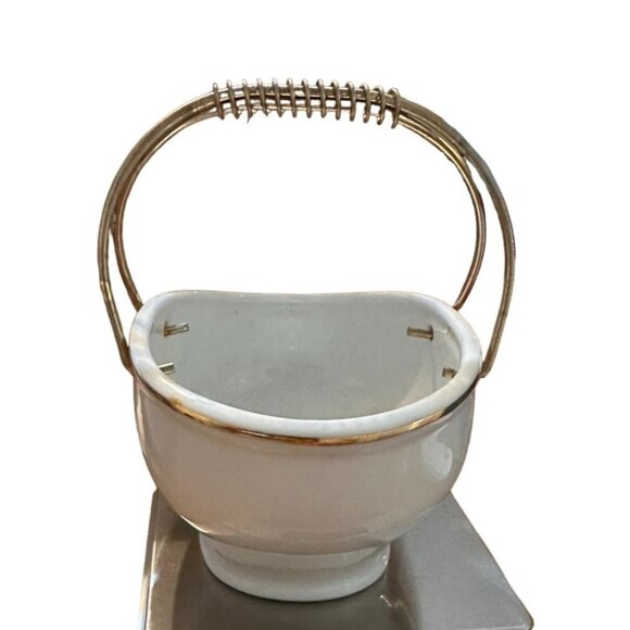 Vintage Ceramic Basket With Gold Handle & Strawberry Shortcake Design - Picture 6 of 9